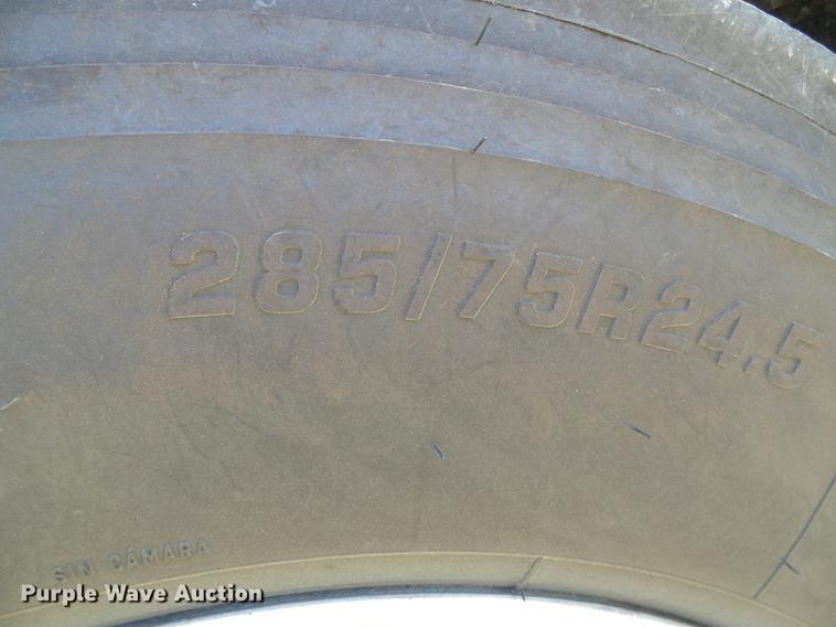 image for item DD5858 2007 Peterbilt 379 semi truck