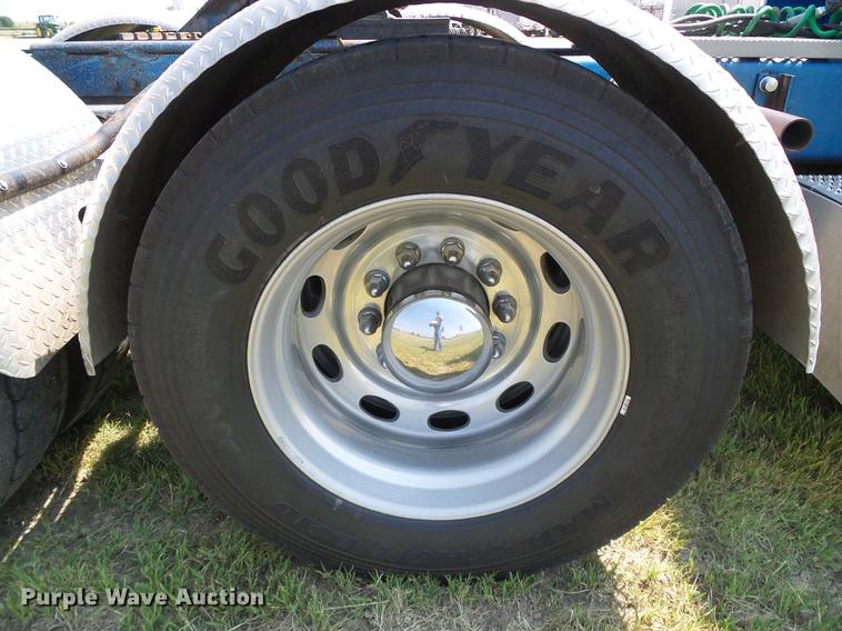 image for item DD5858 2007 Peterbilt 379 semi truck