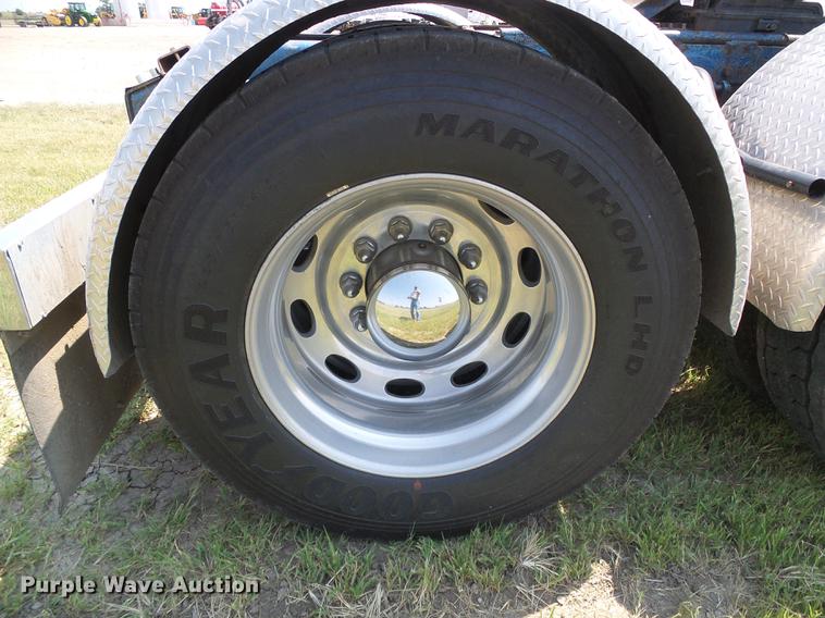 image for item DD5858 2007 Peterbilt 379 semi truck