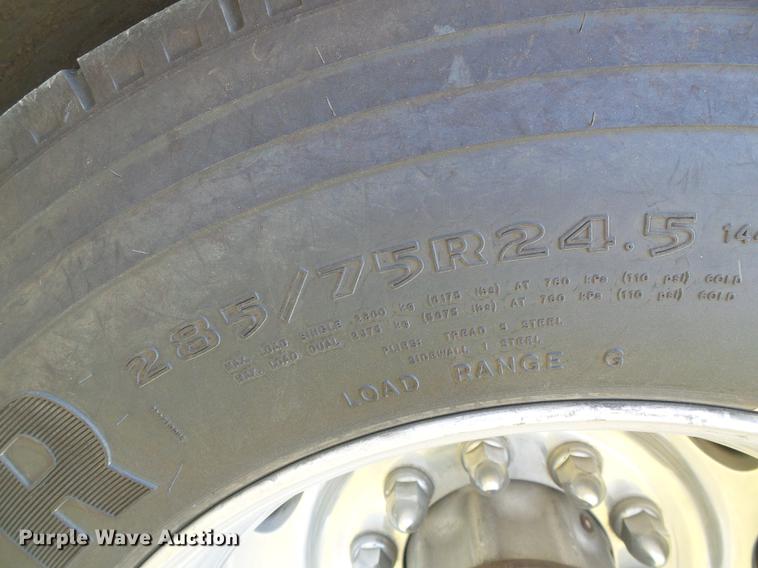 image for item DD5858 2007 Peterbilt 379 semi truck