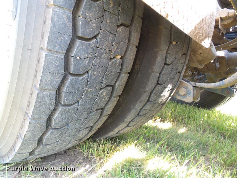 image for item DD5858 2007 Peterbilt 379 semi truck