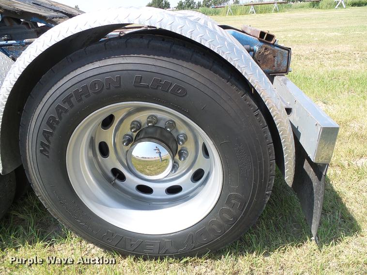 image for item DD5858 2007 Peterbilt 379 semi truck