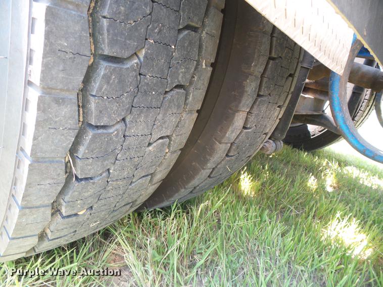 image for item DD5858 2007 Peterbilt 379 semi truck