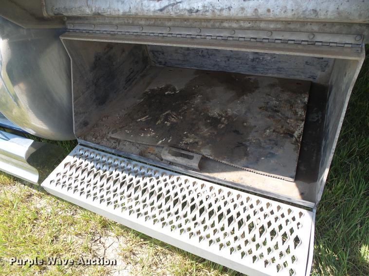 image for item DD5858 2007 Peterbilt 379 semi truck