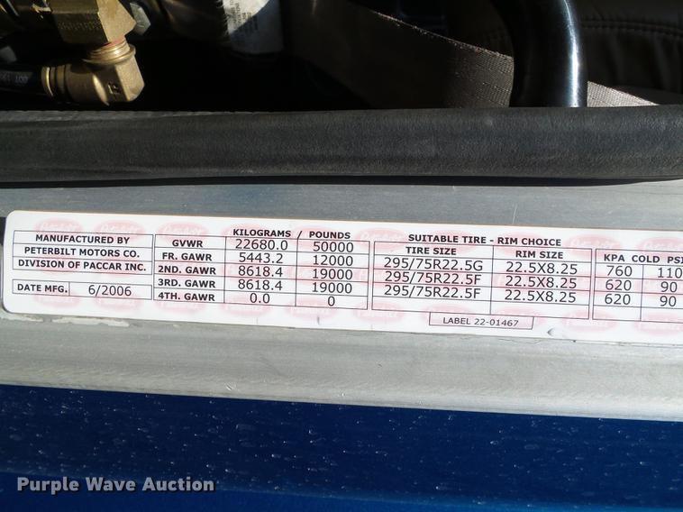image for item DD5858 2007 Peterbilt 379 semi truck