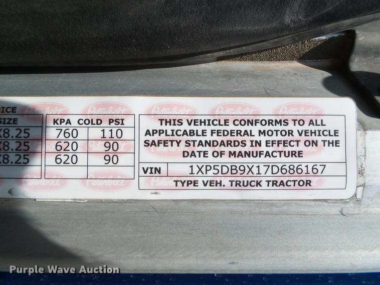 image for item DD5858 2007 Peterbilt 379 semi truck