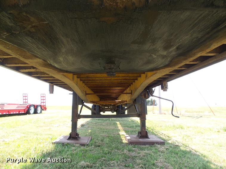 image for item DD5860 1987 Trailmobile flatbed trailer