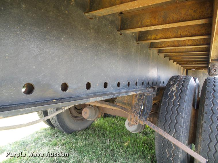 image for item DD5860 1987 Trailmobile flatbed trailer