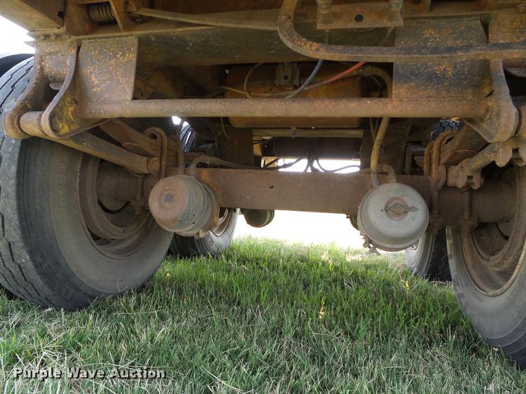 image for item DD5860 1987 Trailmobile flatbed trailer