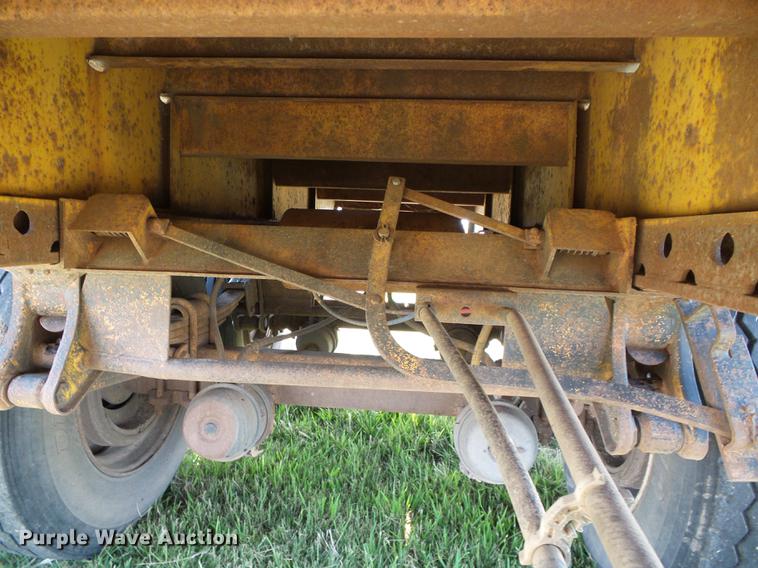 image for item DD5860 1987 Trailmobile flatbed trailer