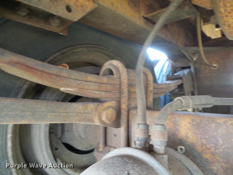 image for item DD5860 1987 Trailmobile flatbed trailer