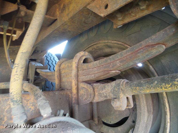 image for item DD5860 1987 Trailmobile flatbed trailer