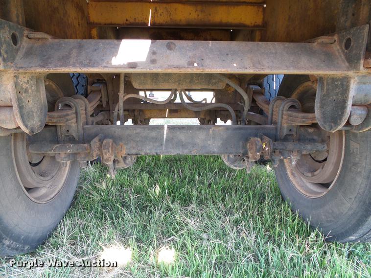 image for item DD5860 1987 Trailmobile flatbed trailer