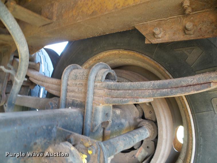 image for item DD5860 1987 Trailmobile flatbed trailer