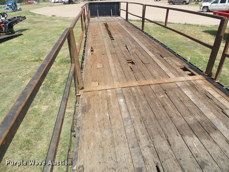 image for item DD5860 1987 Trailmobile flatbed trailer