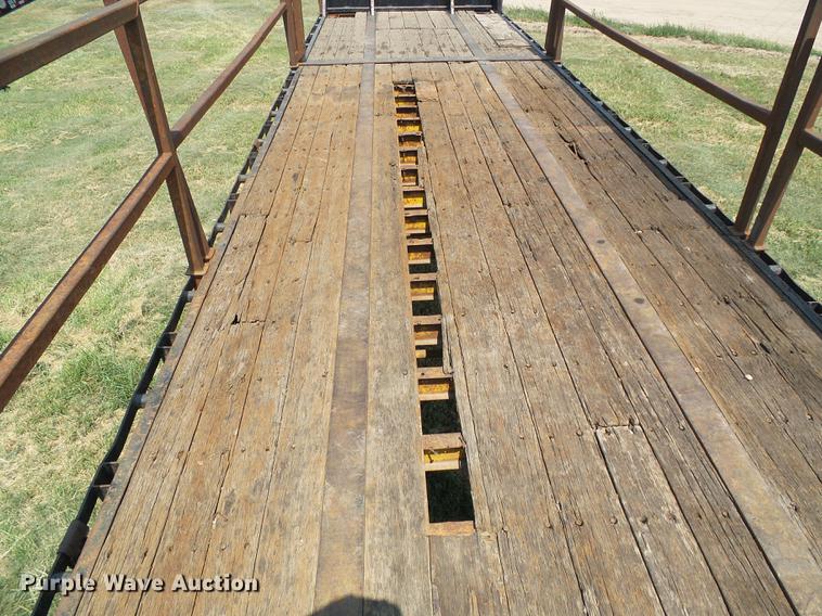 image for item DD5860 1987 Trailmobile flatbed trailer