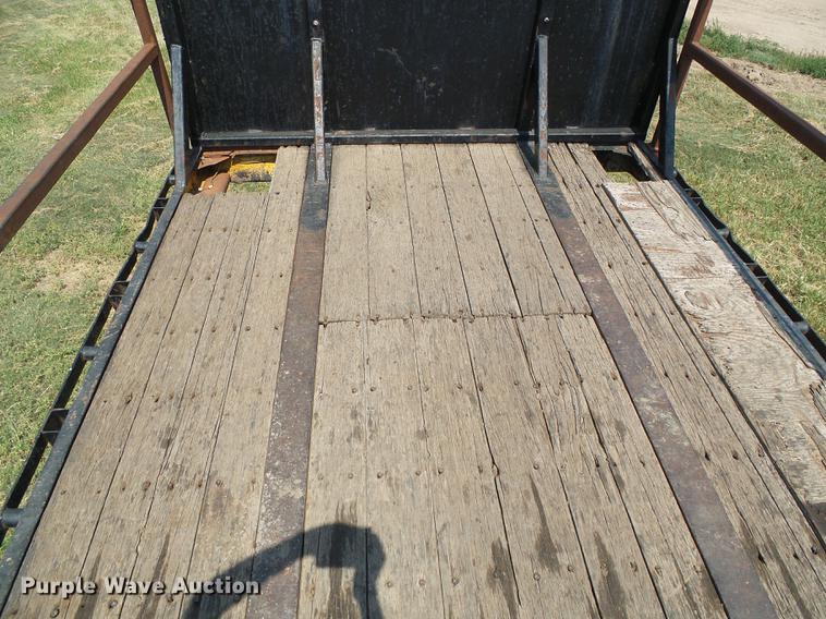 image for item DD5860 1987 Trailmobile flatbed trailer