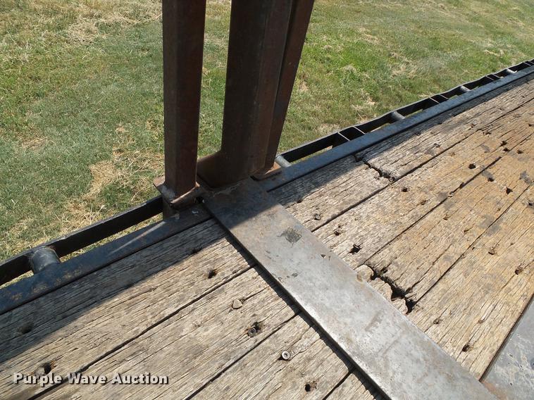 image for item DD5860 1987 Trailmobile flatbed trailer