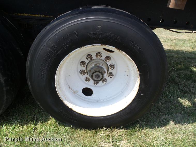 image for item DD5860 1987 Trailmobile flatbed trailer