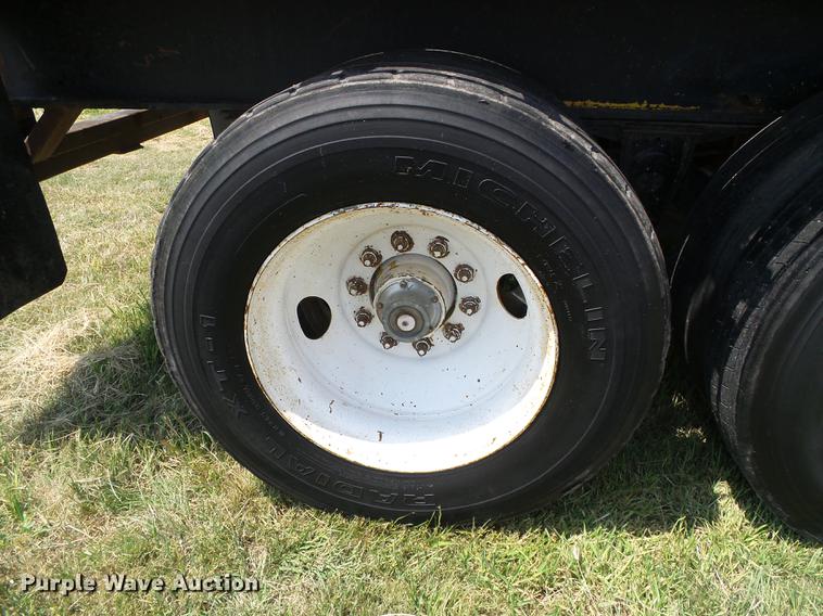 image for item DD5860 1987 Trailmobile flatbed trailer