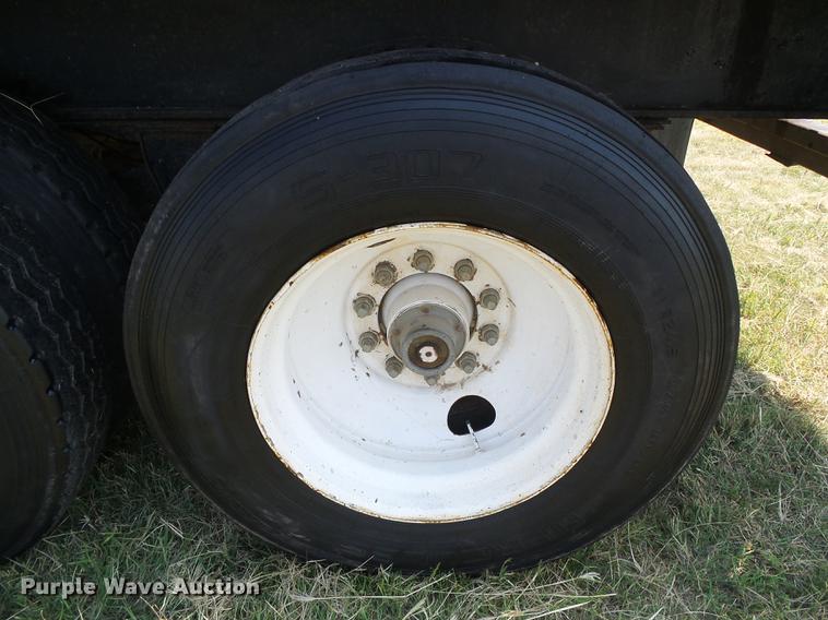 image for item DD5860 1987 Trailmobile flatbed trailer