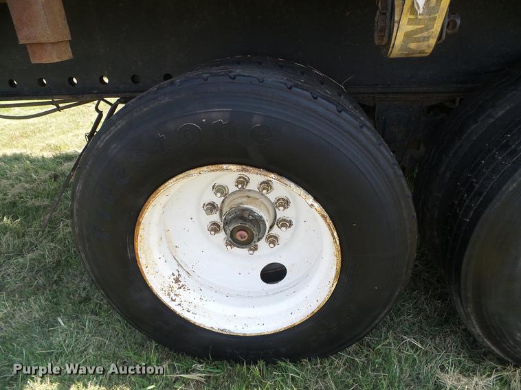 image for item DD5860 1987 Trailmobile flatbed trailer