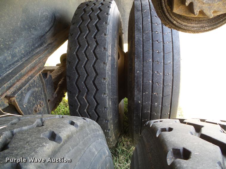 image for item DD5860 1987 Trailmobile flatbed trailer