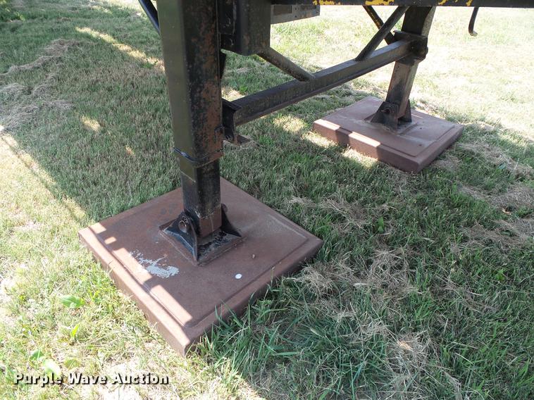 image for item DD5860 1987 Trailmobile flatbed trailer