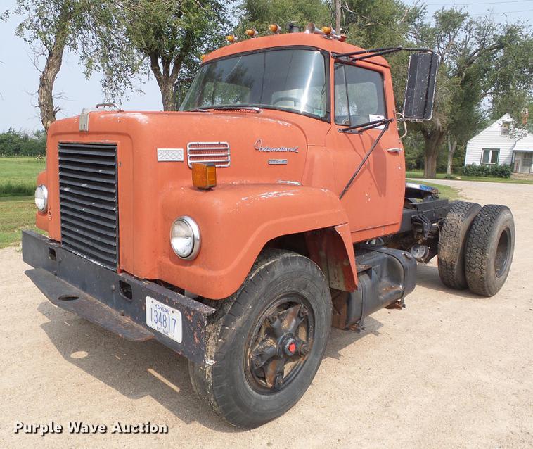 image for item DD5864 1967 International D2000 Fleet Star semi truck