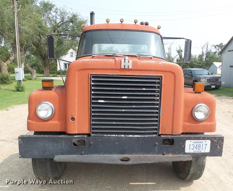 image for item DD5864 1967 International D2000 Fleet Star semi truck