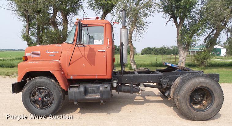 image for item DD5864 1967 International D2000 Fleet Star semi truck