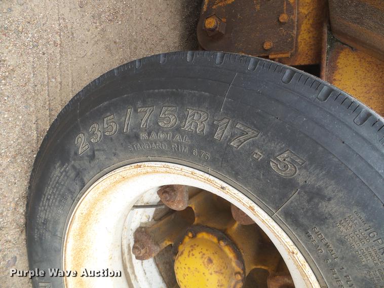 image for item DD5866 1973 Hyster C25TA equipment trailer