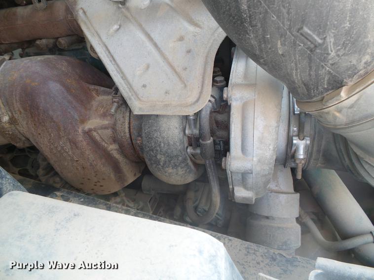 image for item DD5868 2001 Volvo VN semi truck