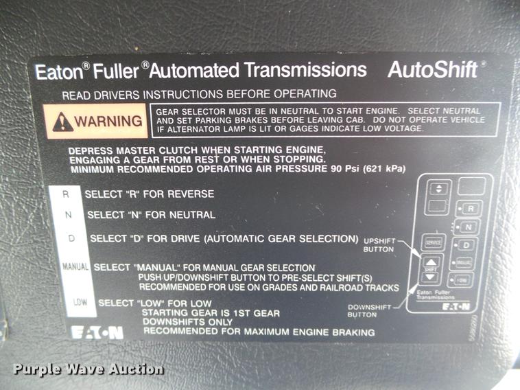 image for item DD5868 2001 Volvo VN semi truck