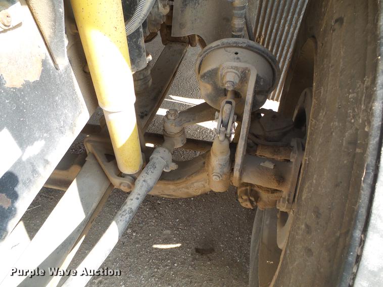 image for item DD5868 2001 Volvo VN semi truck