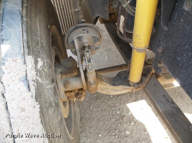 image for item DD5868 2001 Volvo VN semi truck