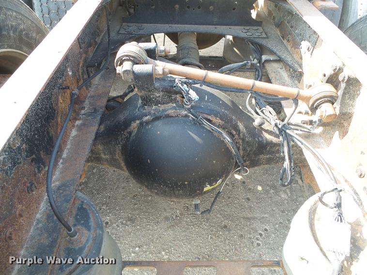 image for item DD5868 2001 Volvo VN semi truck