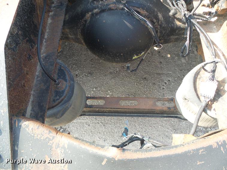 image for item DD5868 2001 Volvo VN semi truck