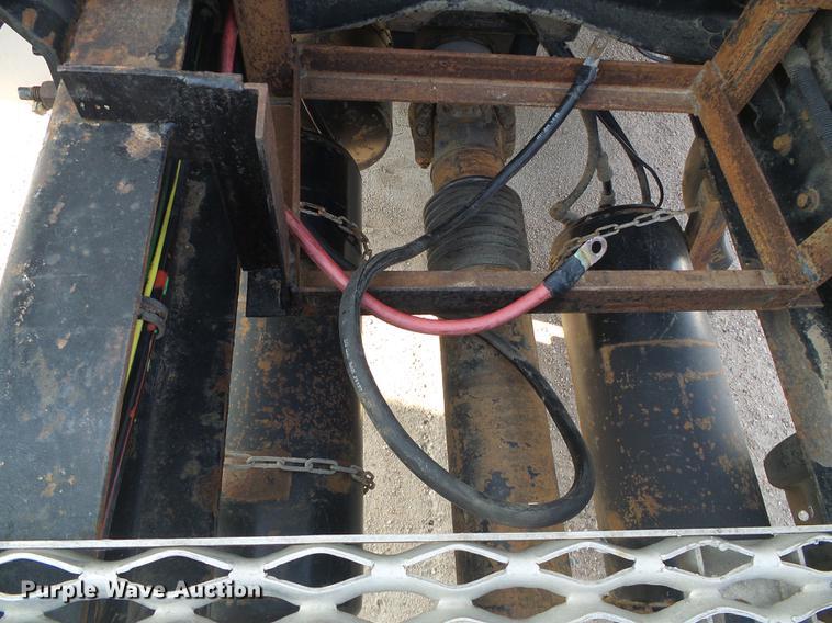 image for item DD5868 2001 Volvo VN semi truck