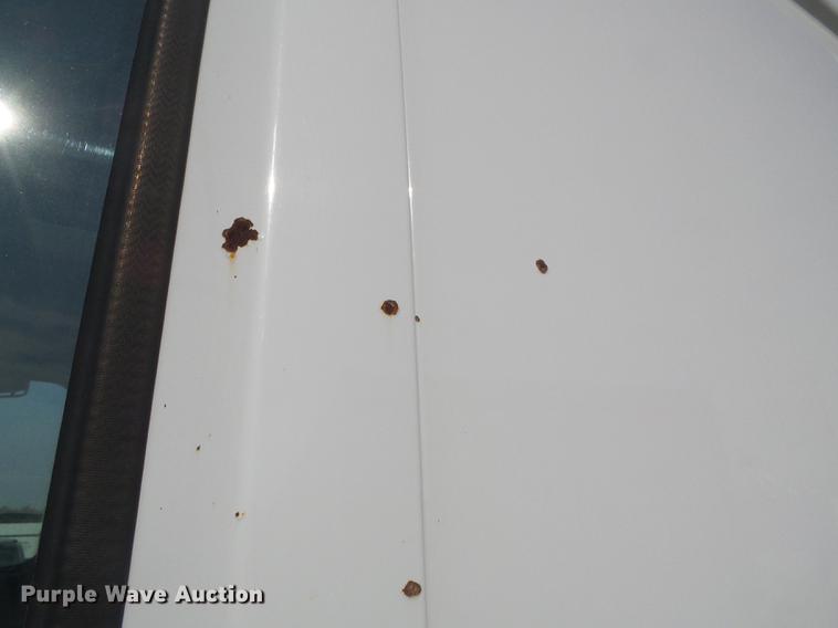 image for item DD5868 2001 Volvo VN semi truck