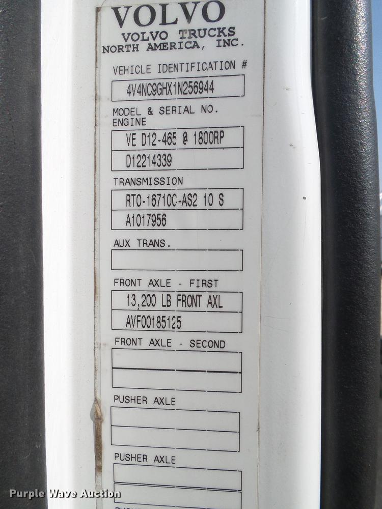 image for item DD5868 2001 Volvo VN semi truck