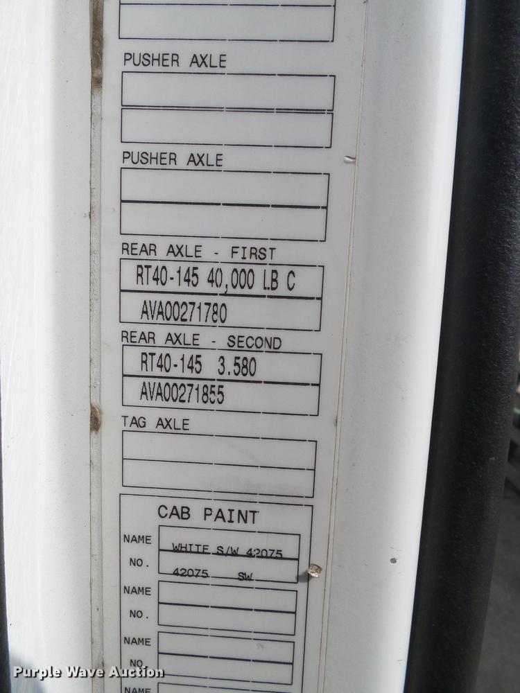 image for item DD5868 2001 Volvo VN semi truck