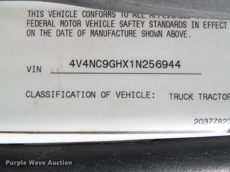 image for item DD5868 2001 Volvo VN semi truck