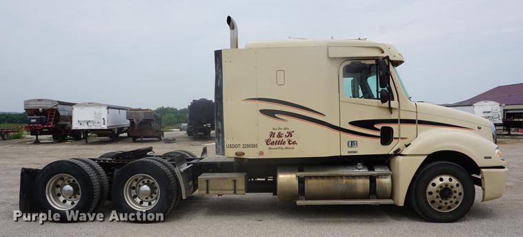 image for item DD6416 2005 Freightliner Columbia semi truck