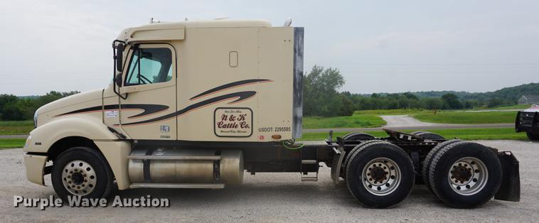 image for item DD6416 2005 Freightliner Columbia semi truck