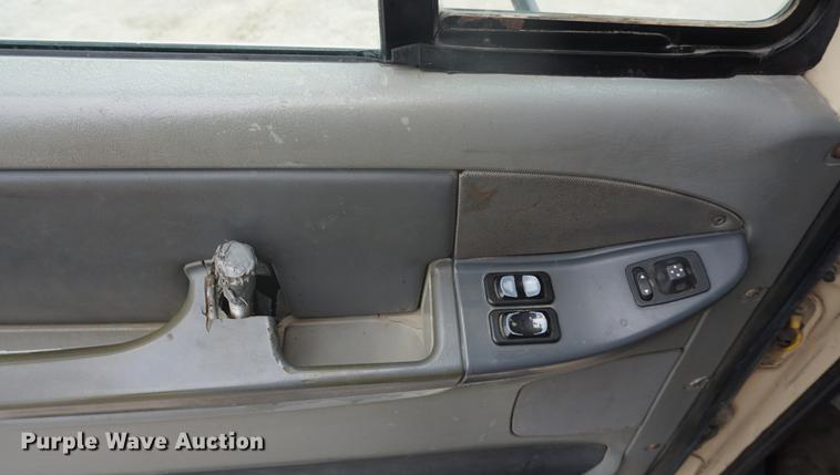 image for item DD6416 2005 Freightliner Columbia semi truck