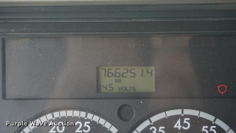 image for item DD6416 2005 Freightliner Columbia semi truck