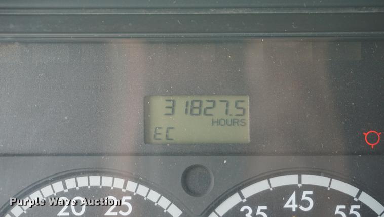 image for item DD6416 2005 Freightliner Columbia semi truck