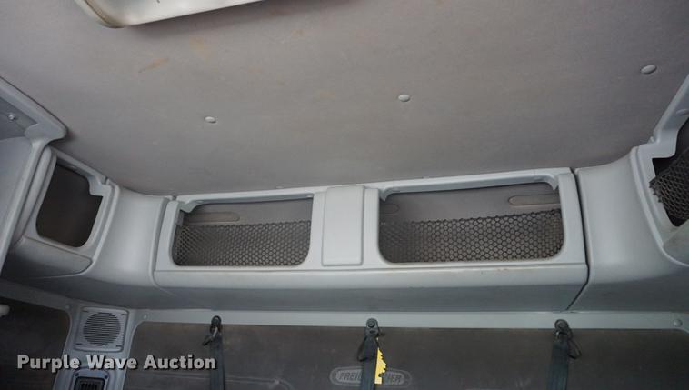 image for item DD6416 2005 Freightliner Columbia semi truck