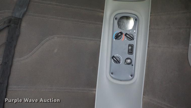 image for item DD6416 2005 Freightliner Columbia semi truck